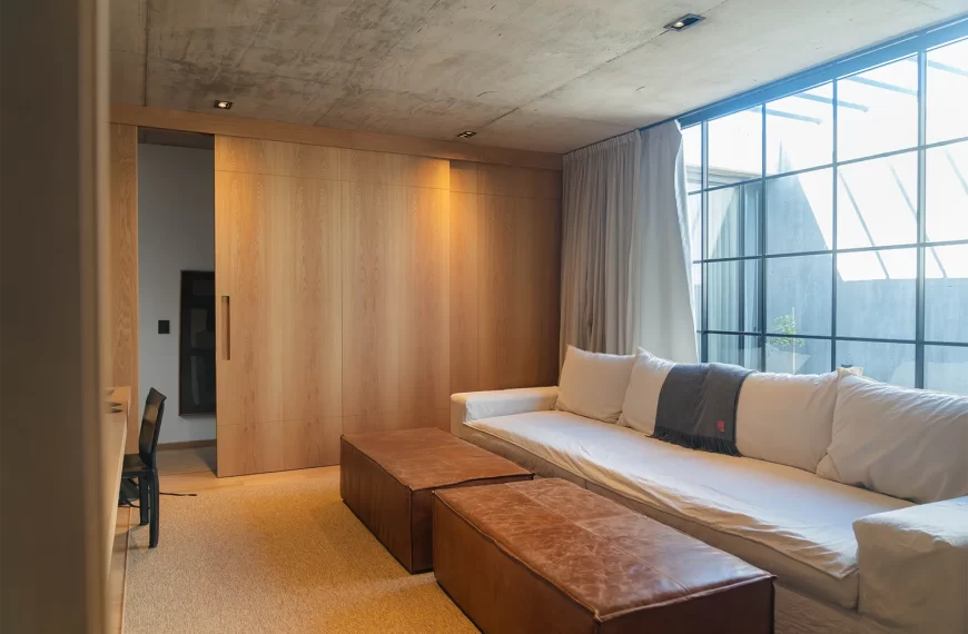 Proyectos únicos: aberturas de madera que transforman casas